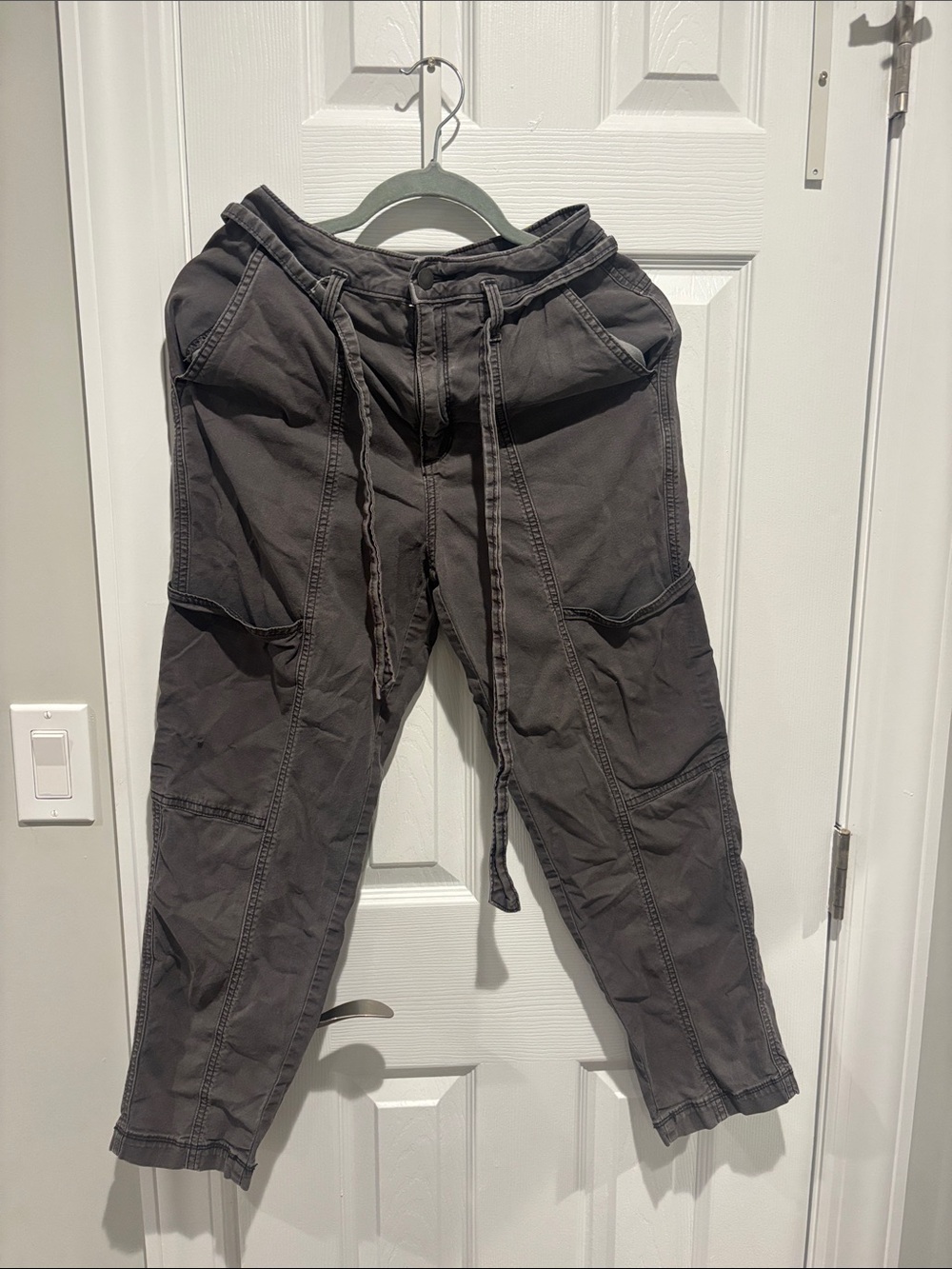 Universal Thread women's Cargo Pants in Charcoal Gray